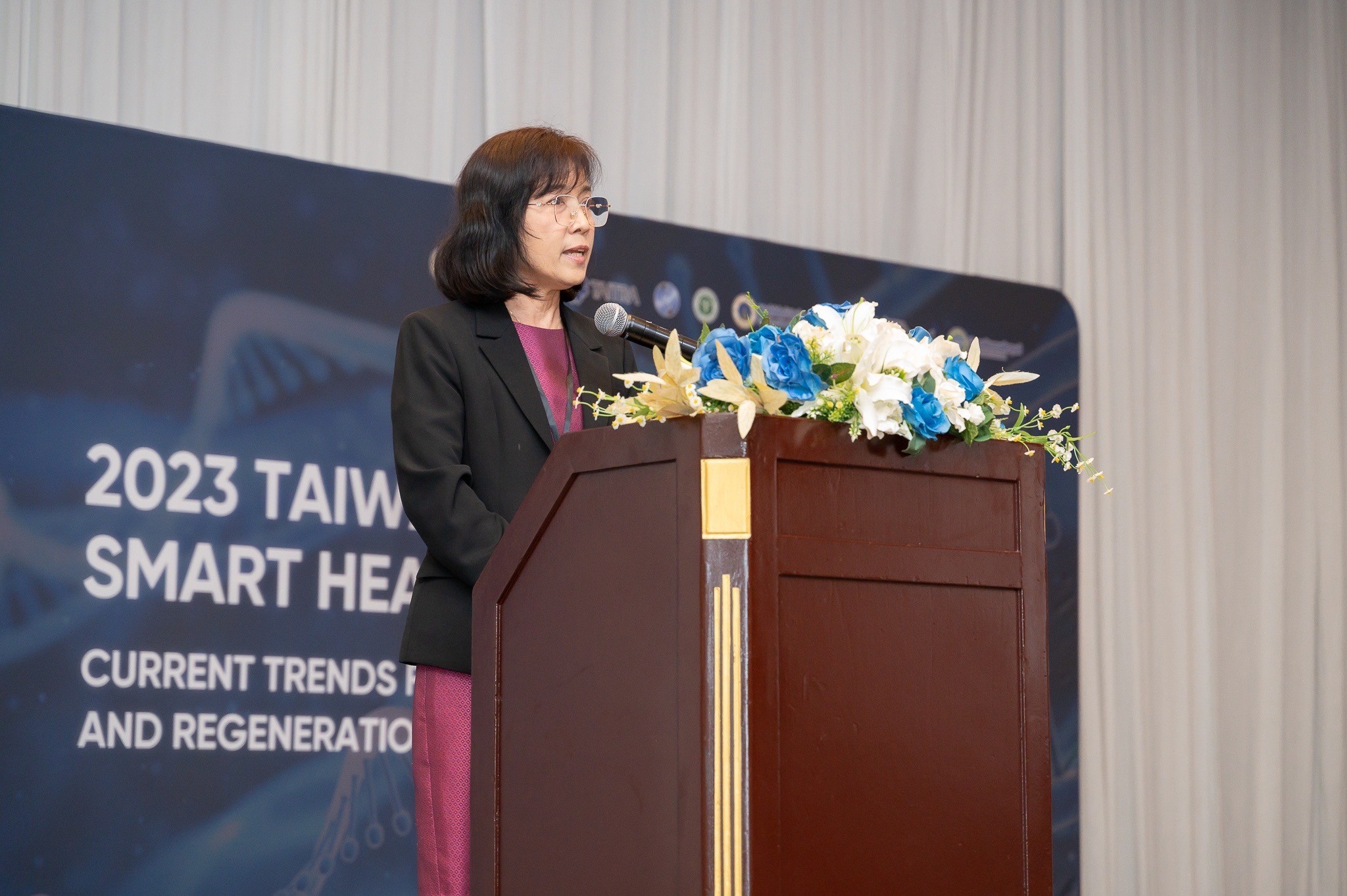 泰國護理局Ms. Armarapas Attachaiwat局長出席「2023臺泰智慧醫療國際研討會」開場致詞。